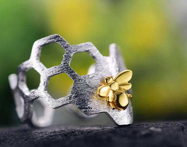 Adjustable honeycomb ring with 18k Gold honeycombs - Leah