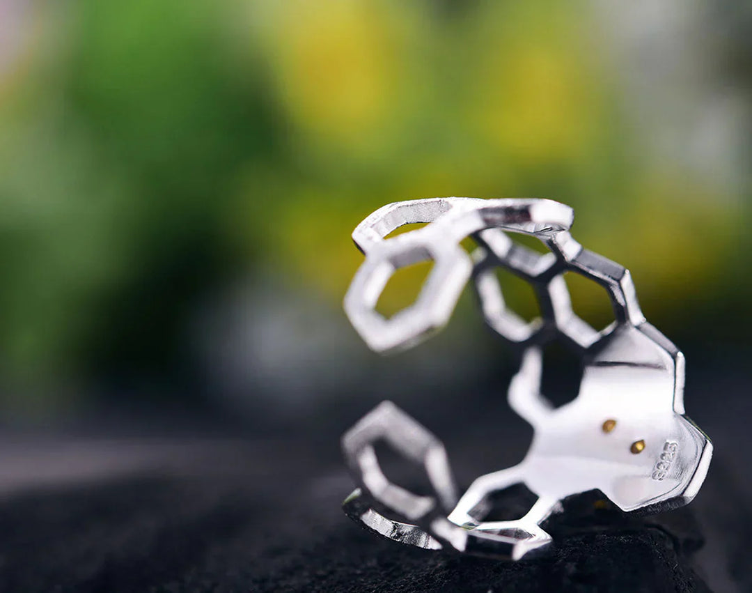 Adjustable honeycomb ring with 18k Gold honeycombs - Leah