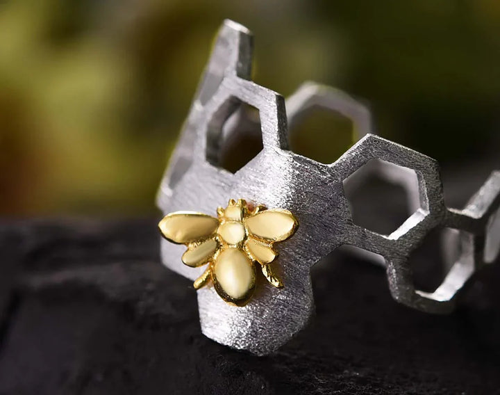 Adjustable honeycomb ring with 18k Gold honeycombs - Leah