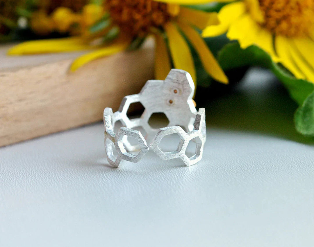 Adjustable honeycomb ring with 18k Gold honeycombs - Leah