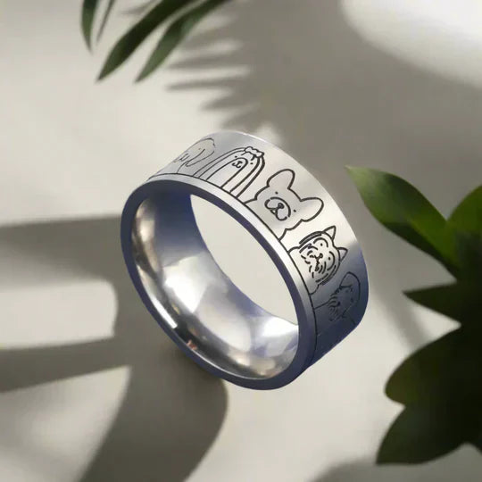 Kira - Wide gold and silver ring with engraved paw for women