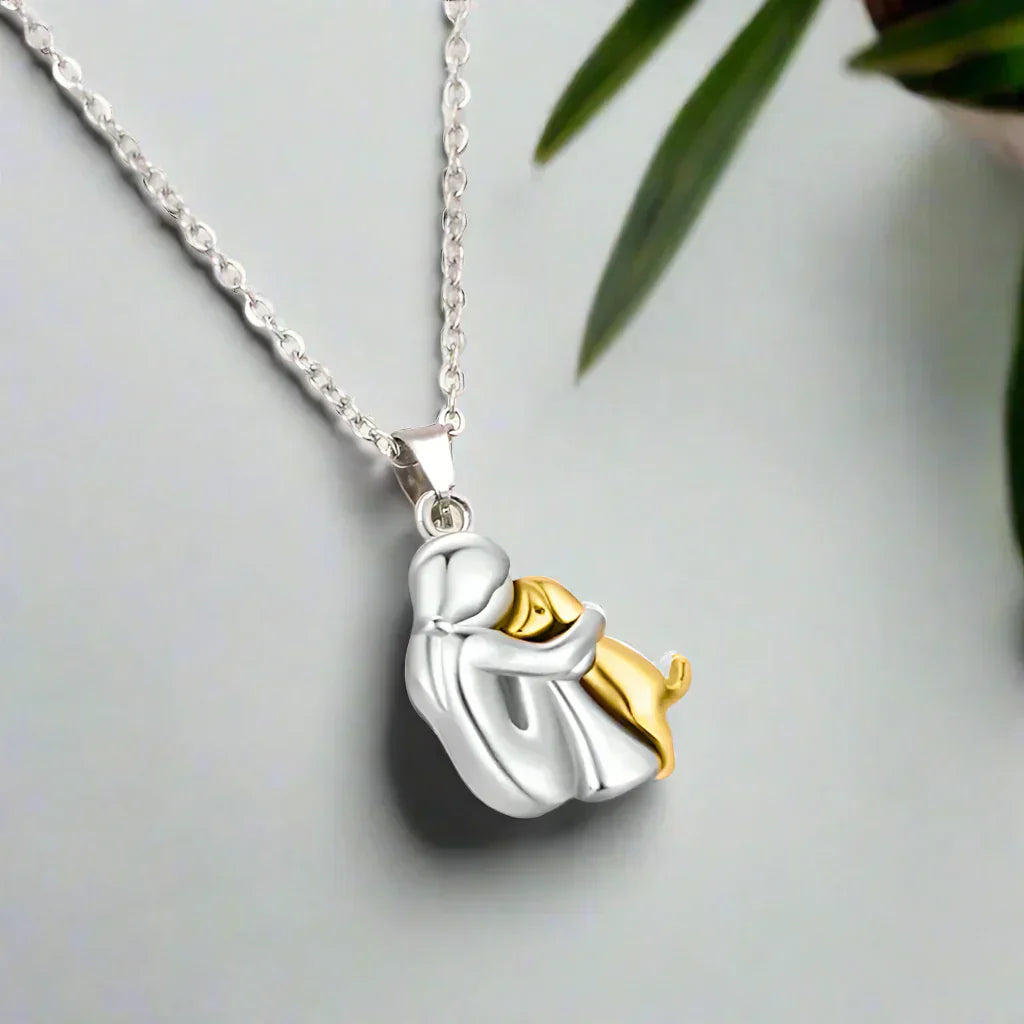 Hug Pendant Necklace 2